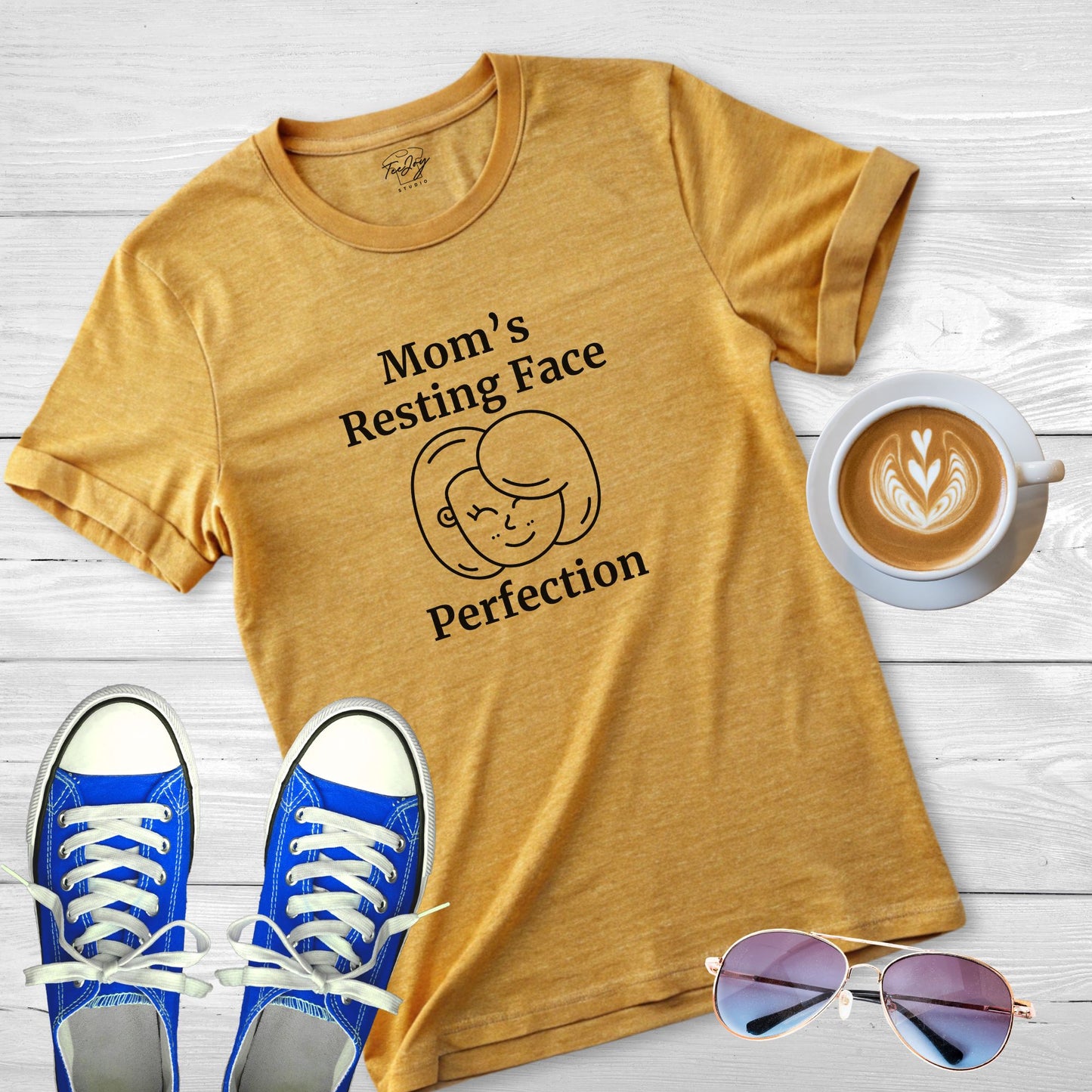 T-Shirt Mom's Resting Face: Perfection Unisex Jersey Tee