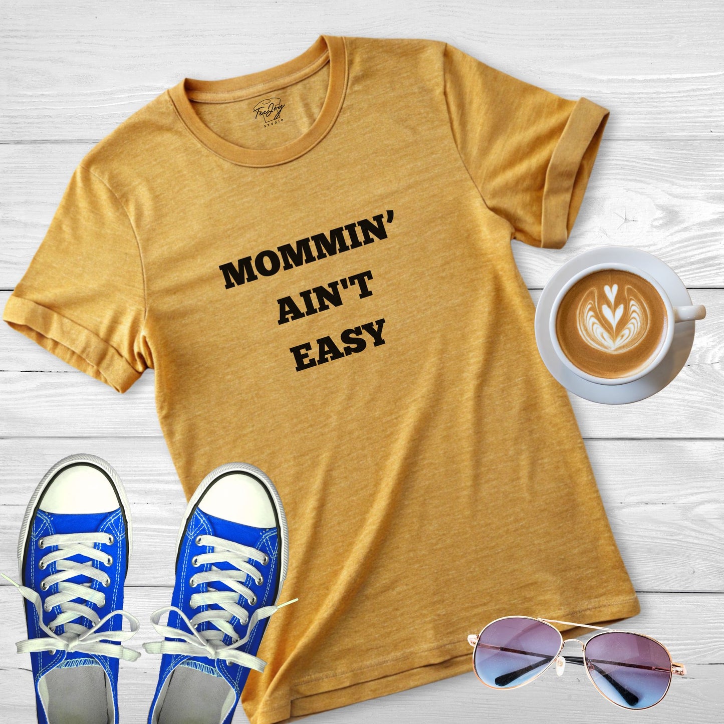 Mommin' Unisex Tee