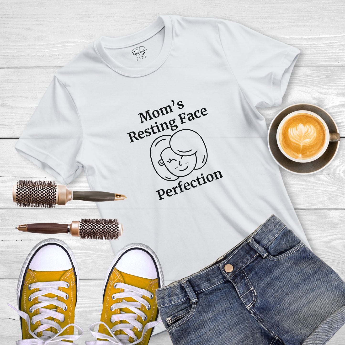 T-Shirt Mom's Resting Face: Perfection Unisex Jersey Tee
